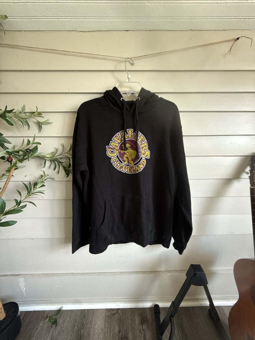 Cleveland Cavaliers Teamshop Exclusive Vintage Logo Pullover Hoodie Black